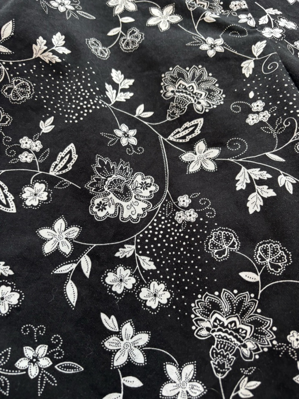 Briggs New York Floral Capri Pants Size 18 Black White Stretch - Picture 4 of 9